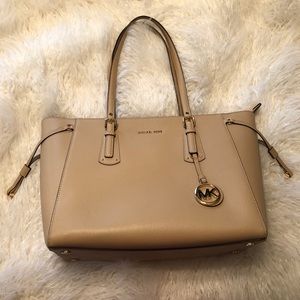 Michael Kors Voyager Medium Leather Tote